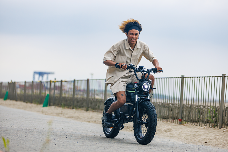 日本製EVスクーター 撮影車一台サンドベージュ サドル付き撮影車新品 日本製EVスクーター 撮影車一台サンドベージュ サドル付き撮影車新品